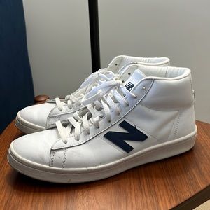 Unisex New Balance white high top sneakers (men’s size 8)